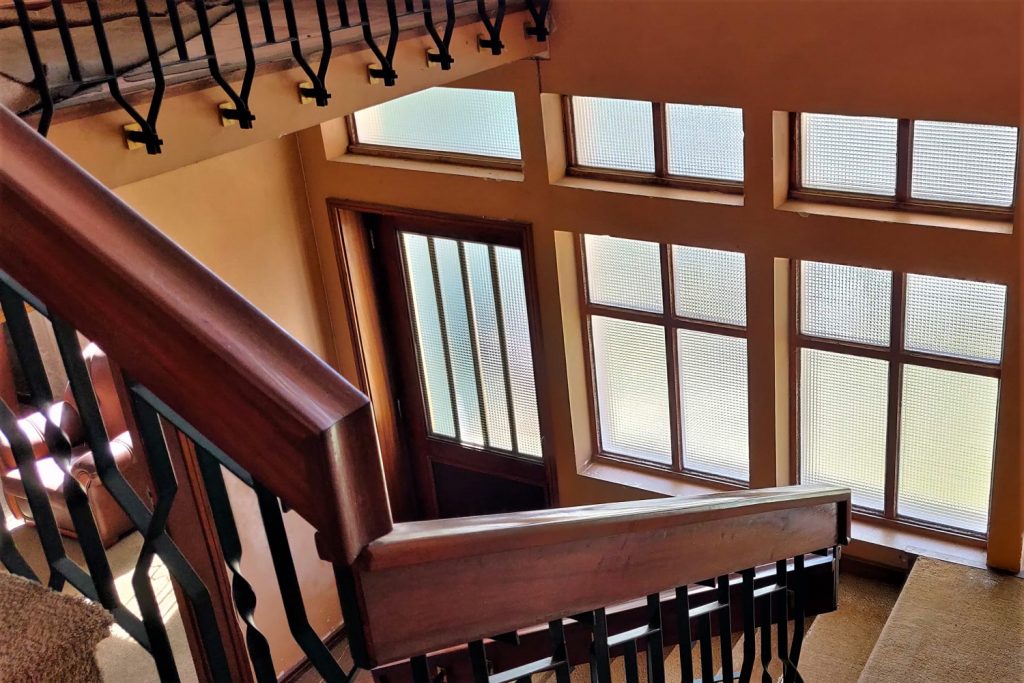 Moradia T4 Rua Comendador Raínho SJM - Escadaria Moradia T4 Rua Comendador Raínho SJM - Escadaria