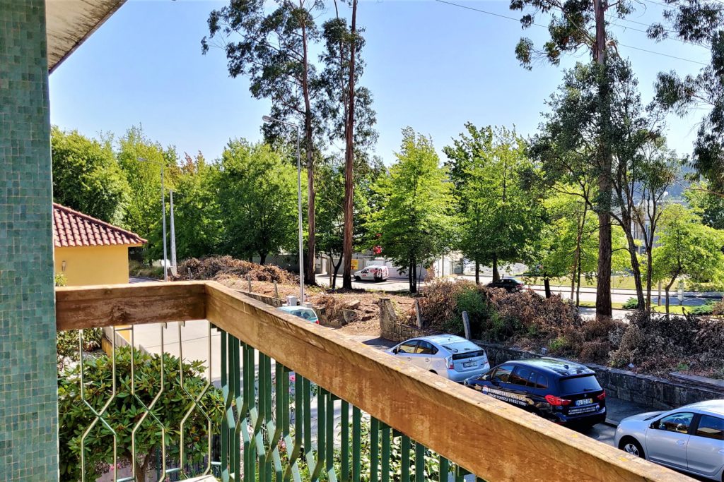 Moradia T4 Rua Comendador Raínho SJM - vista Sul Moradia T4 Rua Comendador Raínho SJM - vista Sul