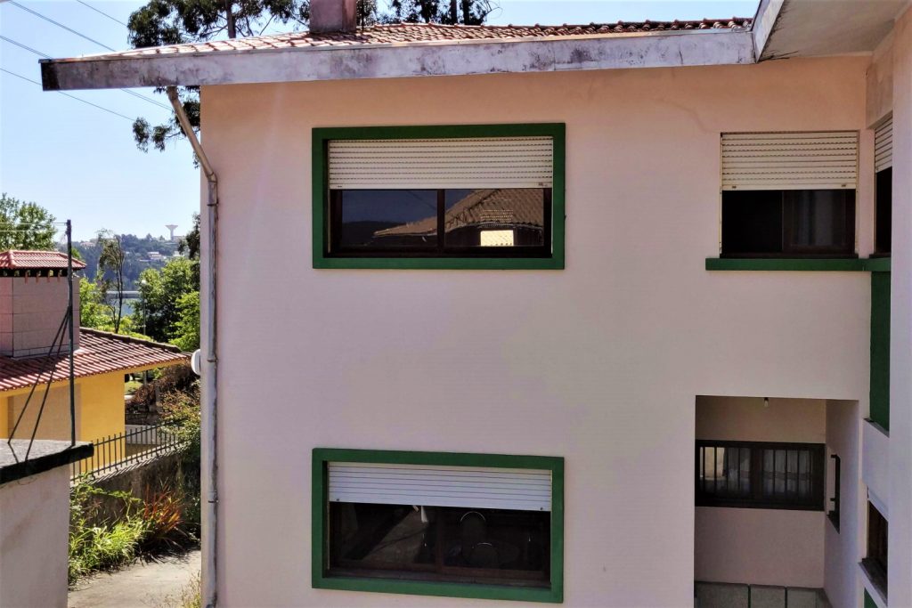 Moradia T4 Rua Comendador Raínho SJM - fachada posterior Moradia T4 Rua Comendador Raínho SJM - fachada posterior